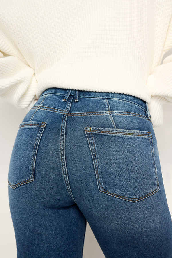 model: Size 8 |