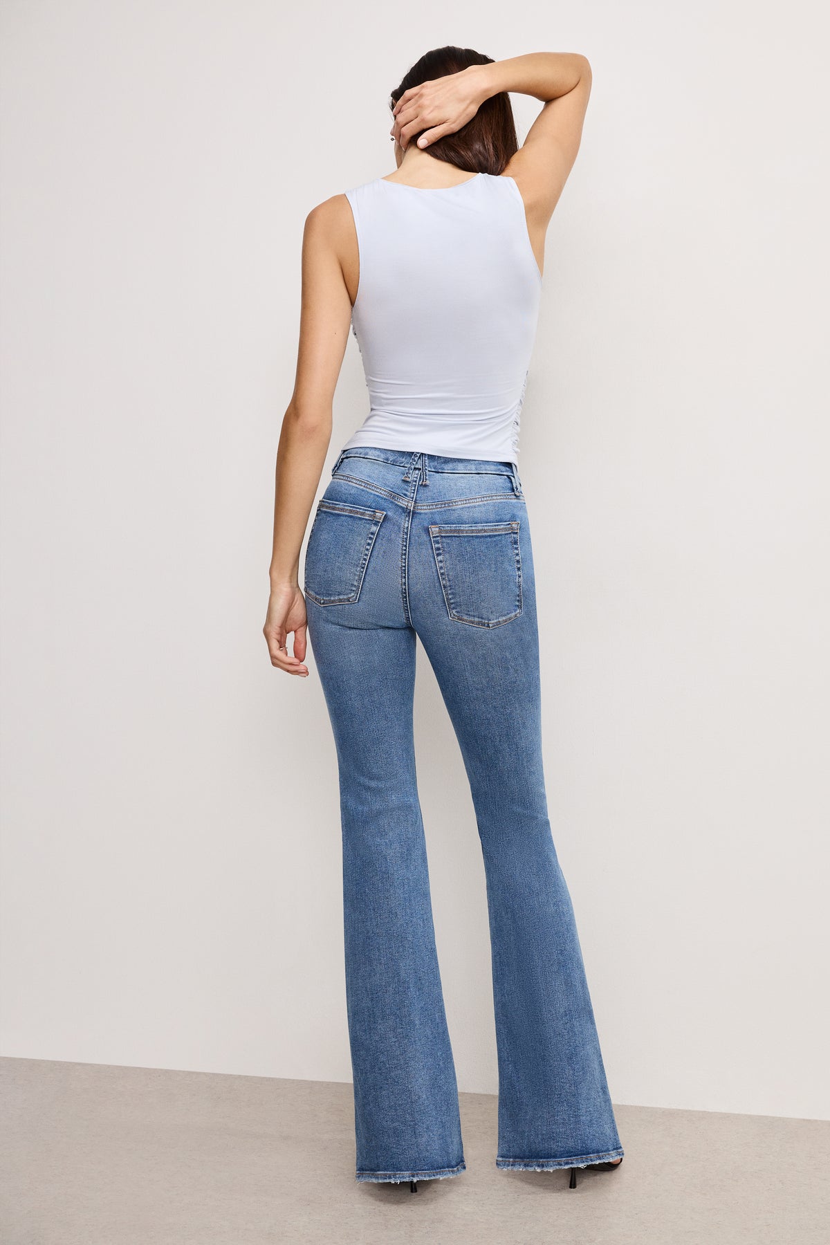 ALWAYS FITS GOOD LEGS FLARE JEANS | INDIGO316-4 | GOOD AMERICAN | MODEL_A