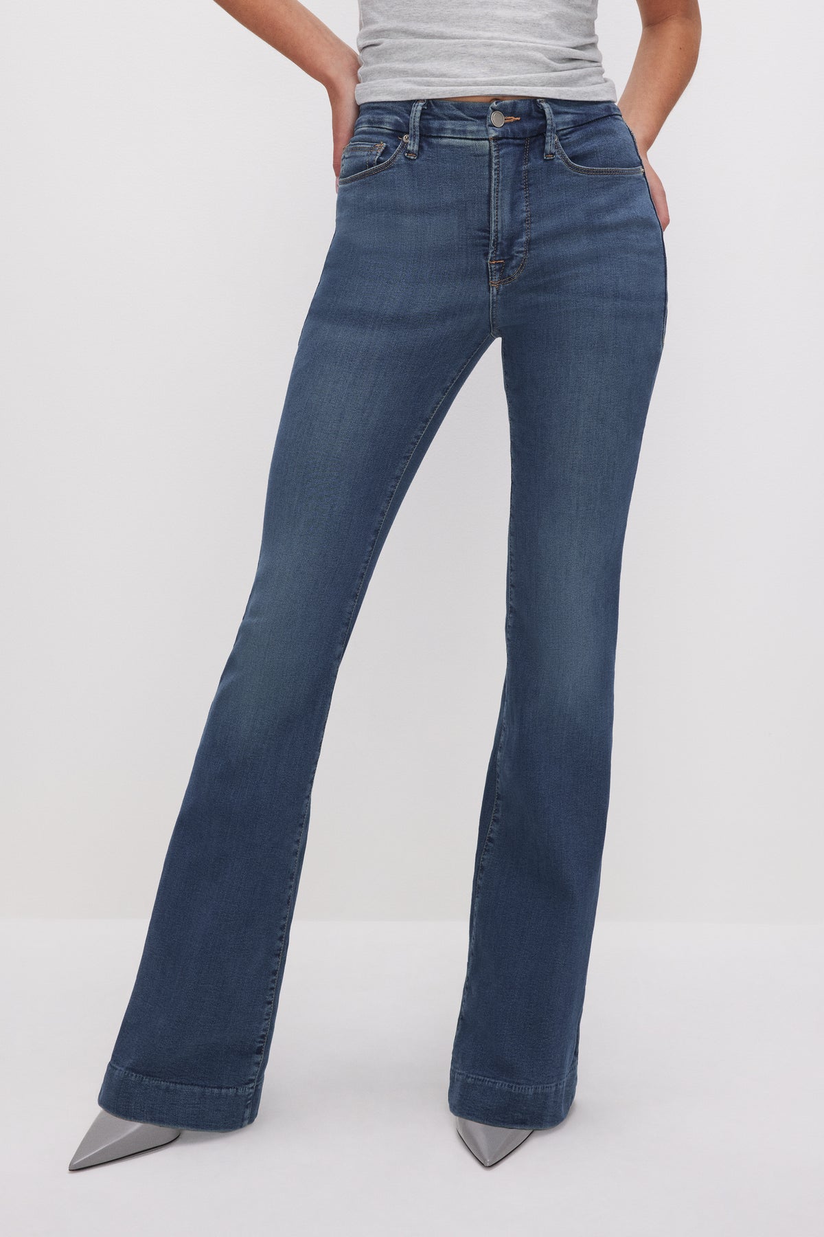 GOOD LEGS FLARE JEANS | BLUE004-3 | GOOD AMERICAN | MODEL_A
