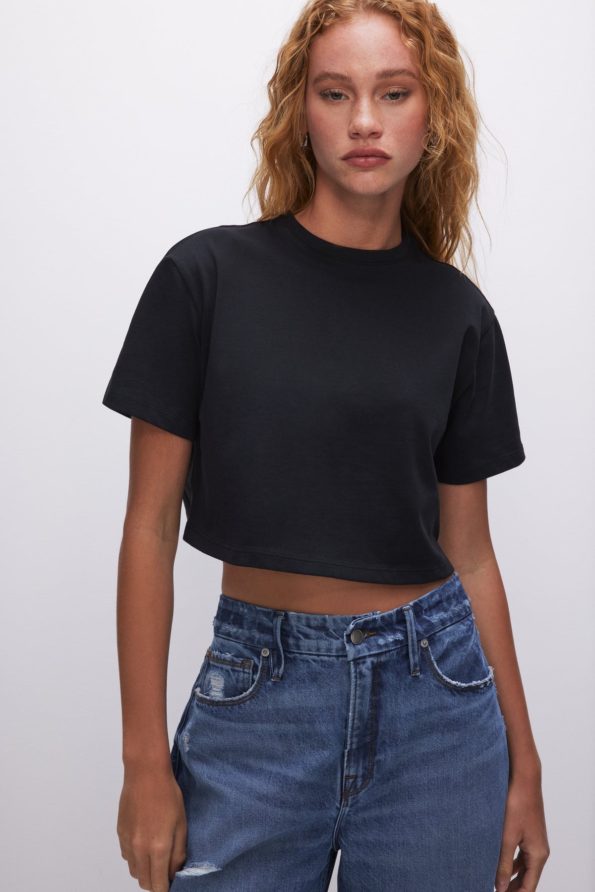 COTTON CROPPED TEE | BLACK001-1 | GOOD AMERICAN | MODEL_A