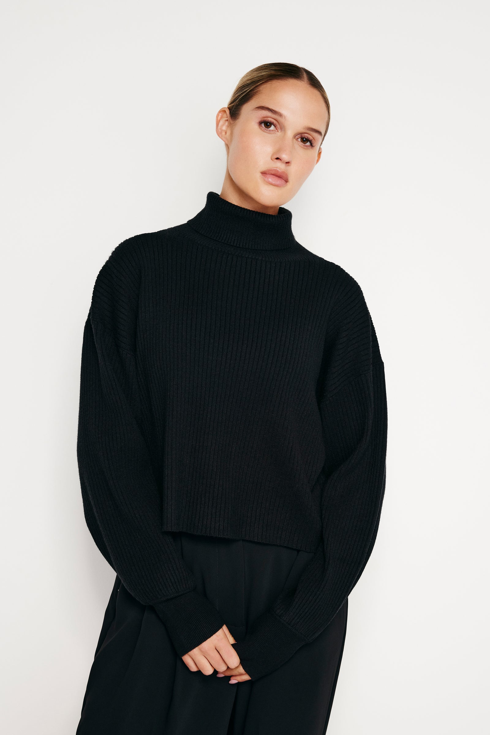 RIB MOCK NECK SWEATER | BLACK001