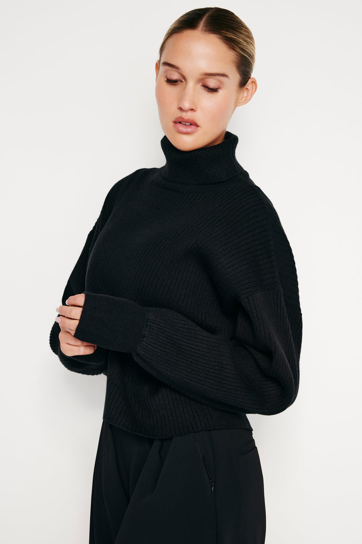 RIB MOCK NECK SWEATER | BLACK001