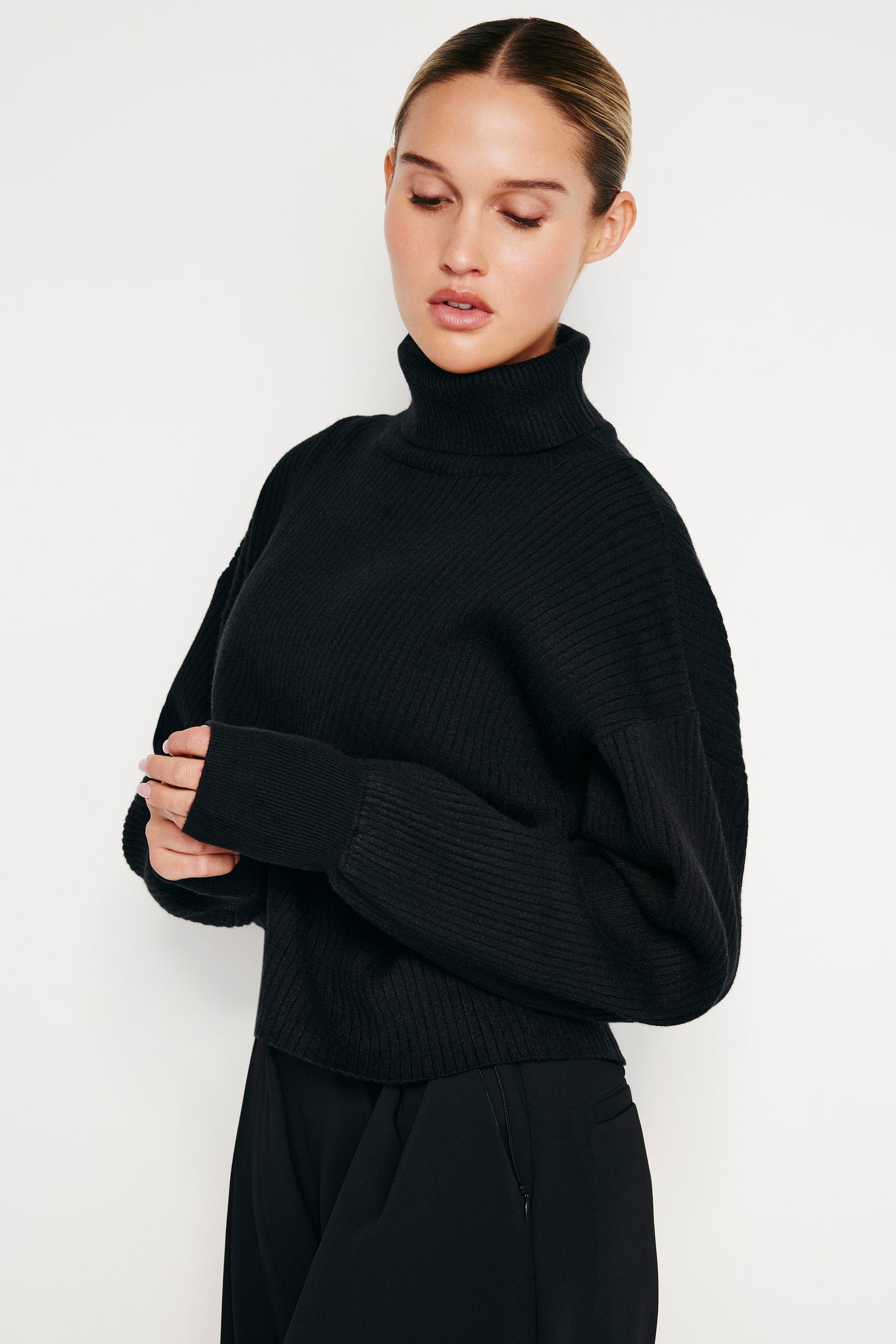 RIB MOCK NECK SWEATER | BLACK001