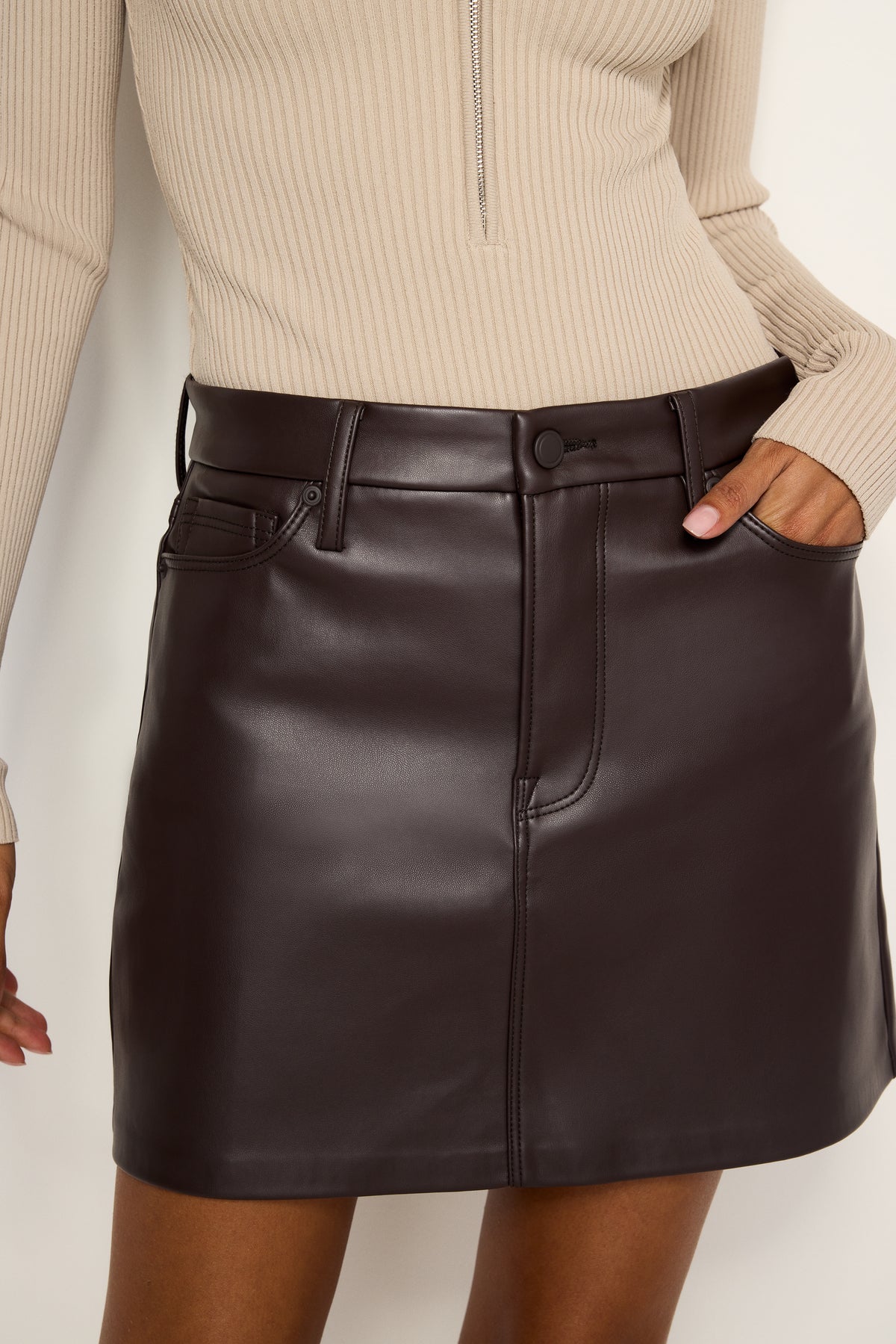 FAUX LEATHER MINI SKIRT | BARK003-4 | GOOD AMERICAN | MODEL_A