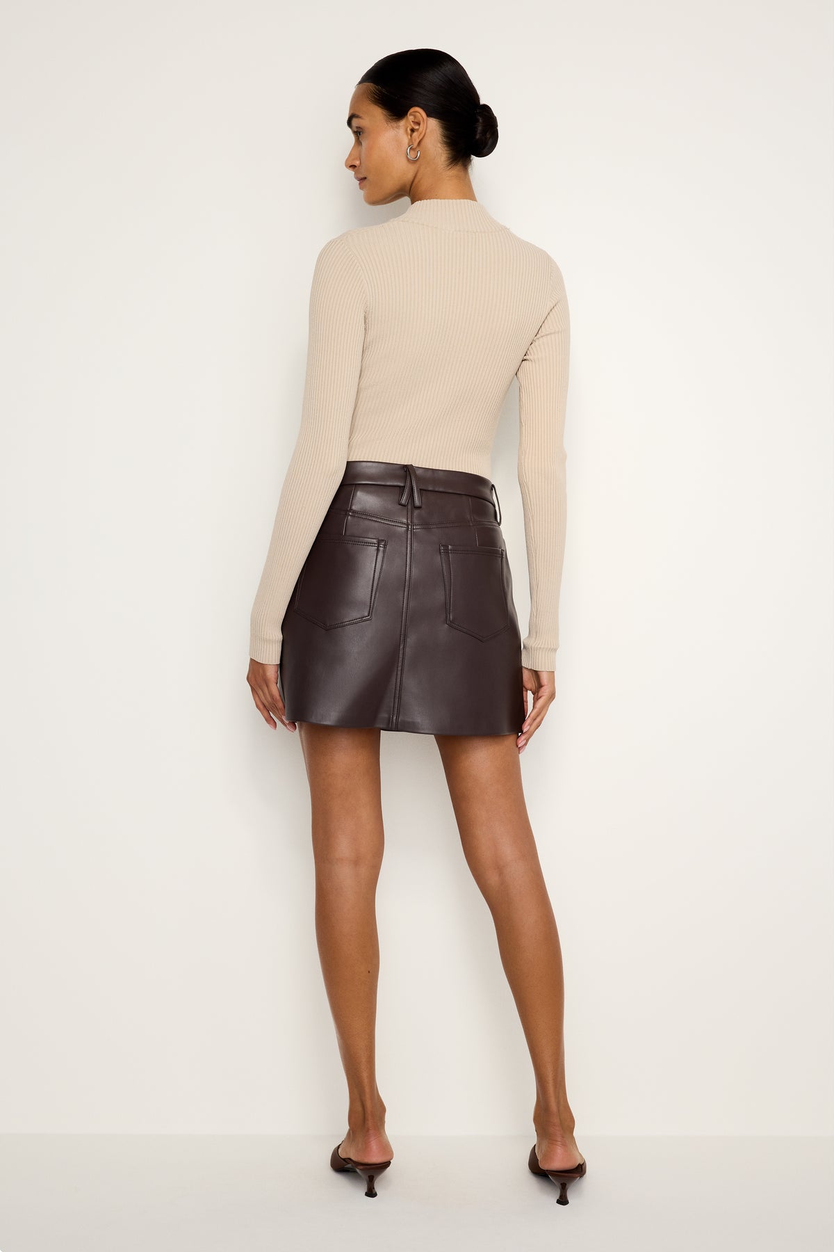 FAUX LEATHER MINI SKIRT | BARK003-5 | GOOD AMERICAN | MODEL_A