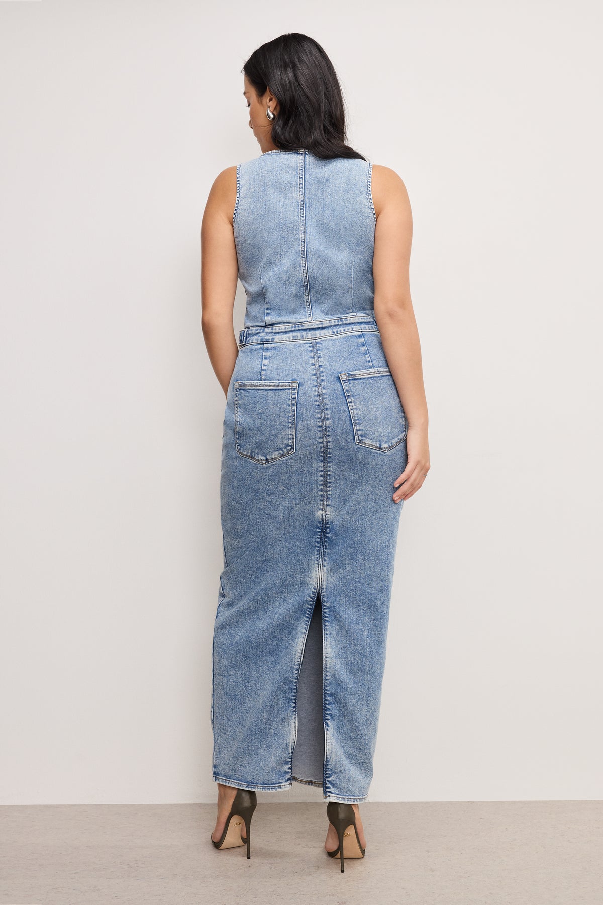 model: Size 8 |