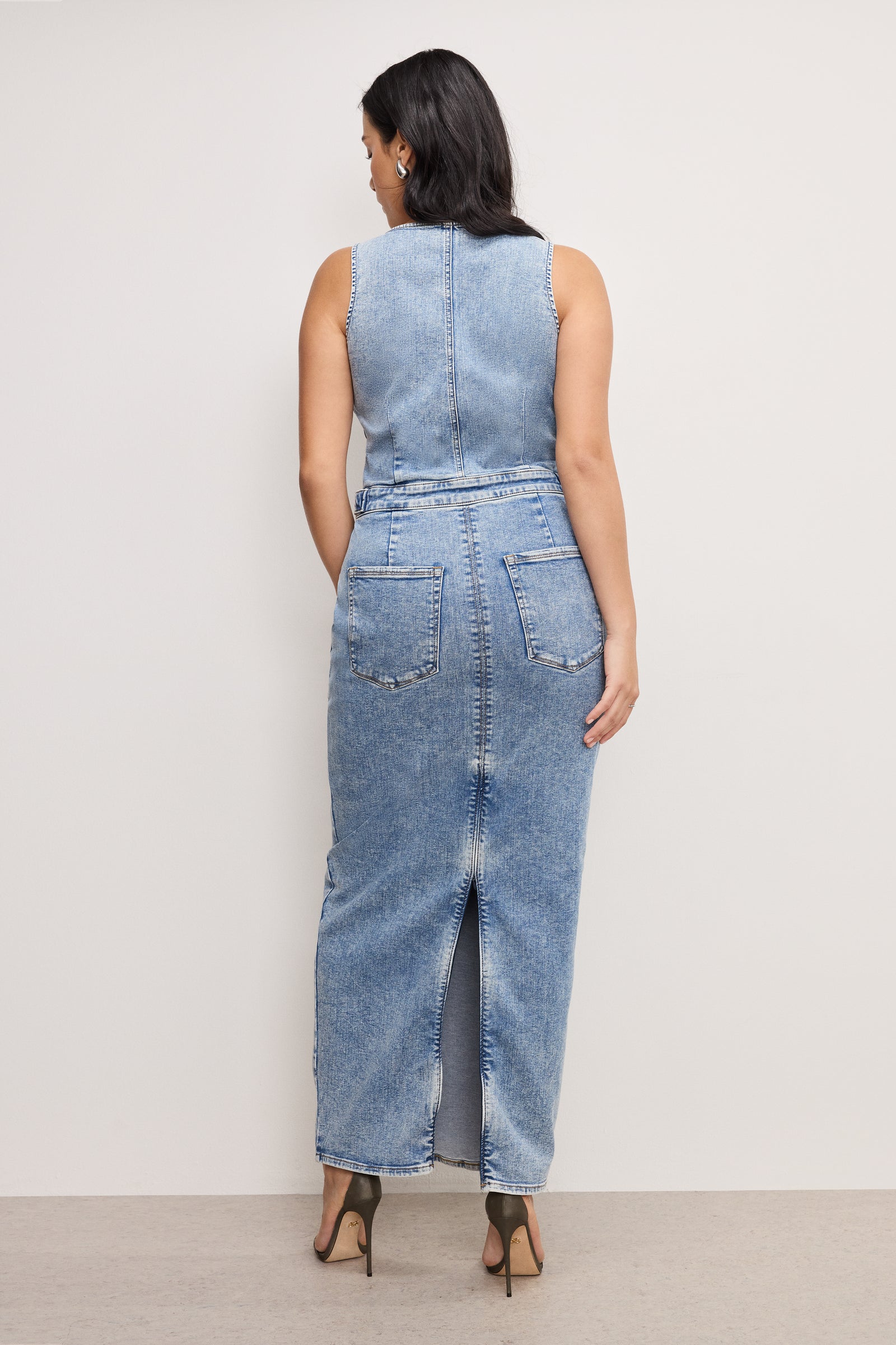 model: Size 8 |