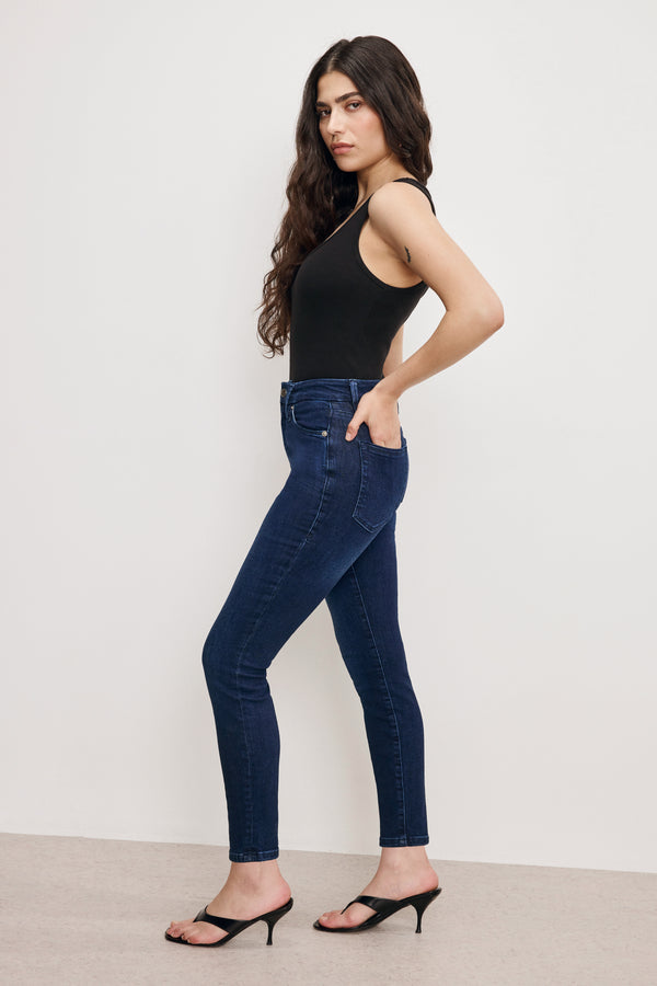 model: Size 0 |