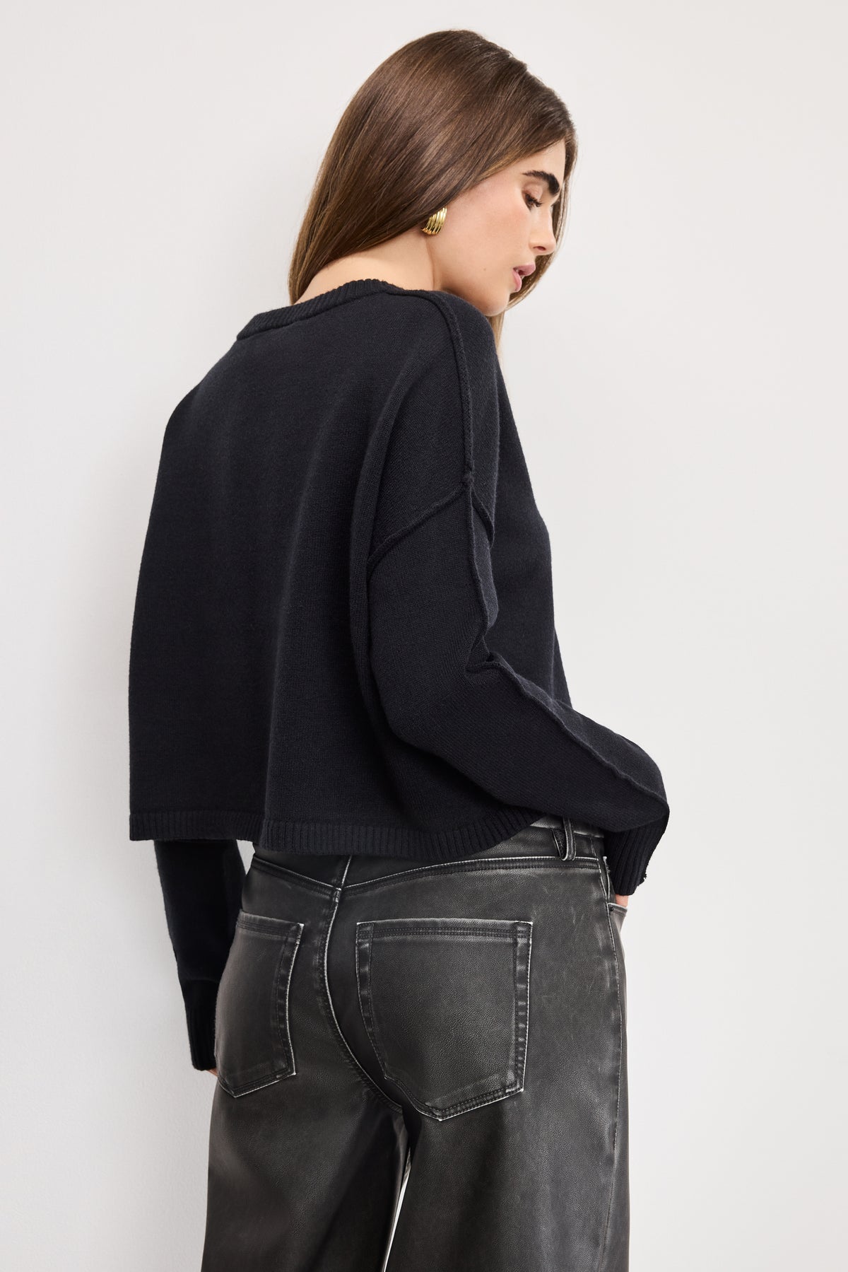 COZY KNIT CREW NECK | BLACK-4 | GOOD AMERICAN | MODEL_A