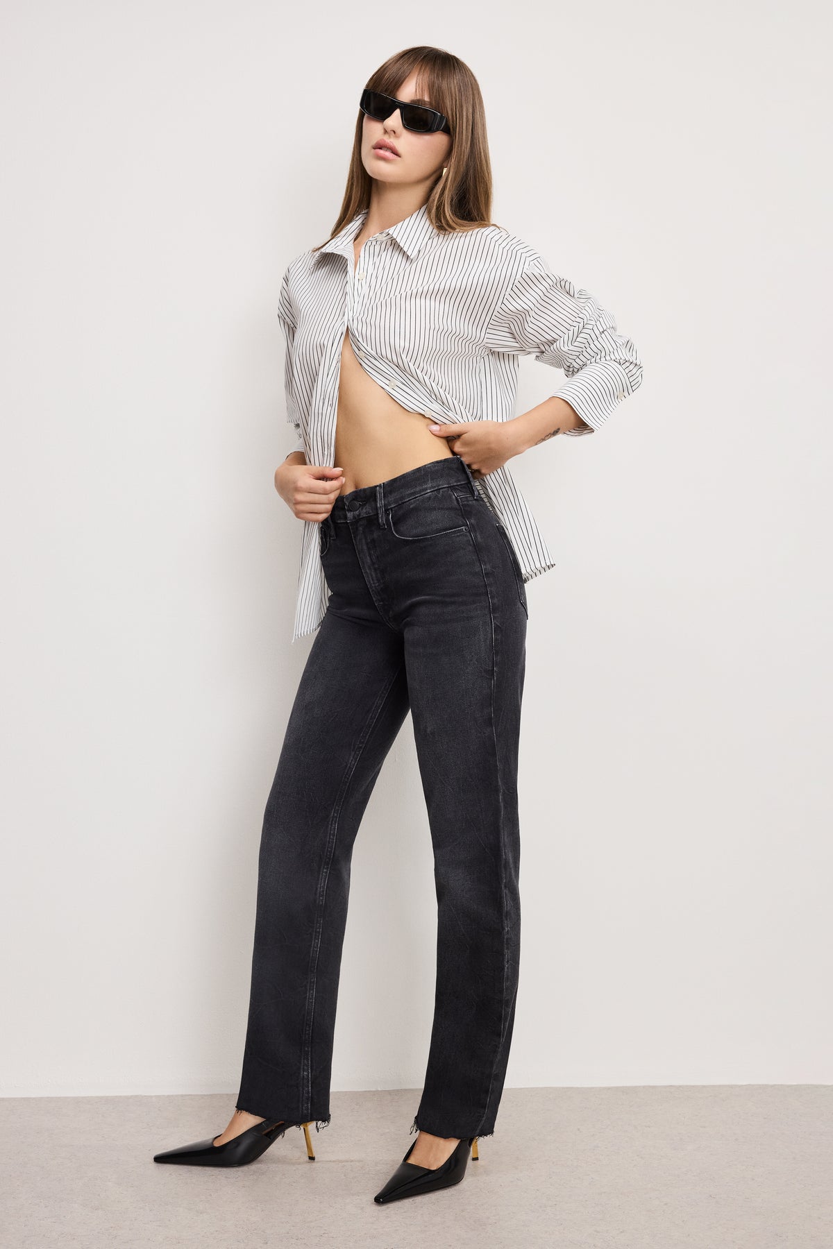 GOOD ICON STRAIGHT ANKLE JEANS | BLACK404-3 | GOOD AMERICAN | MODEL_A