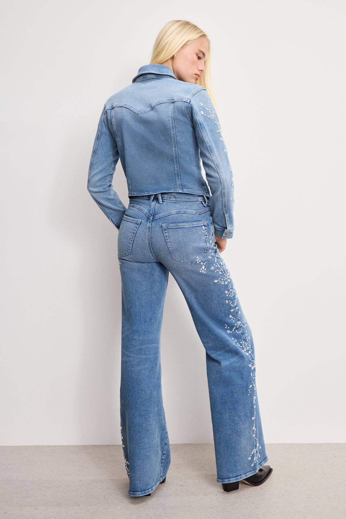 DOLLY JOLEANS CRYSTAL WIDE JEANS | INDIGO1089-5 | GOOD AMERICAN | MODEL_A