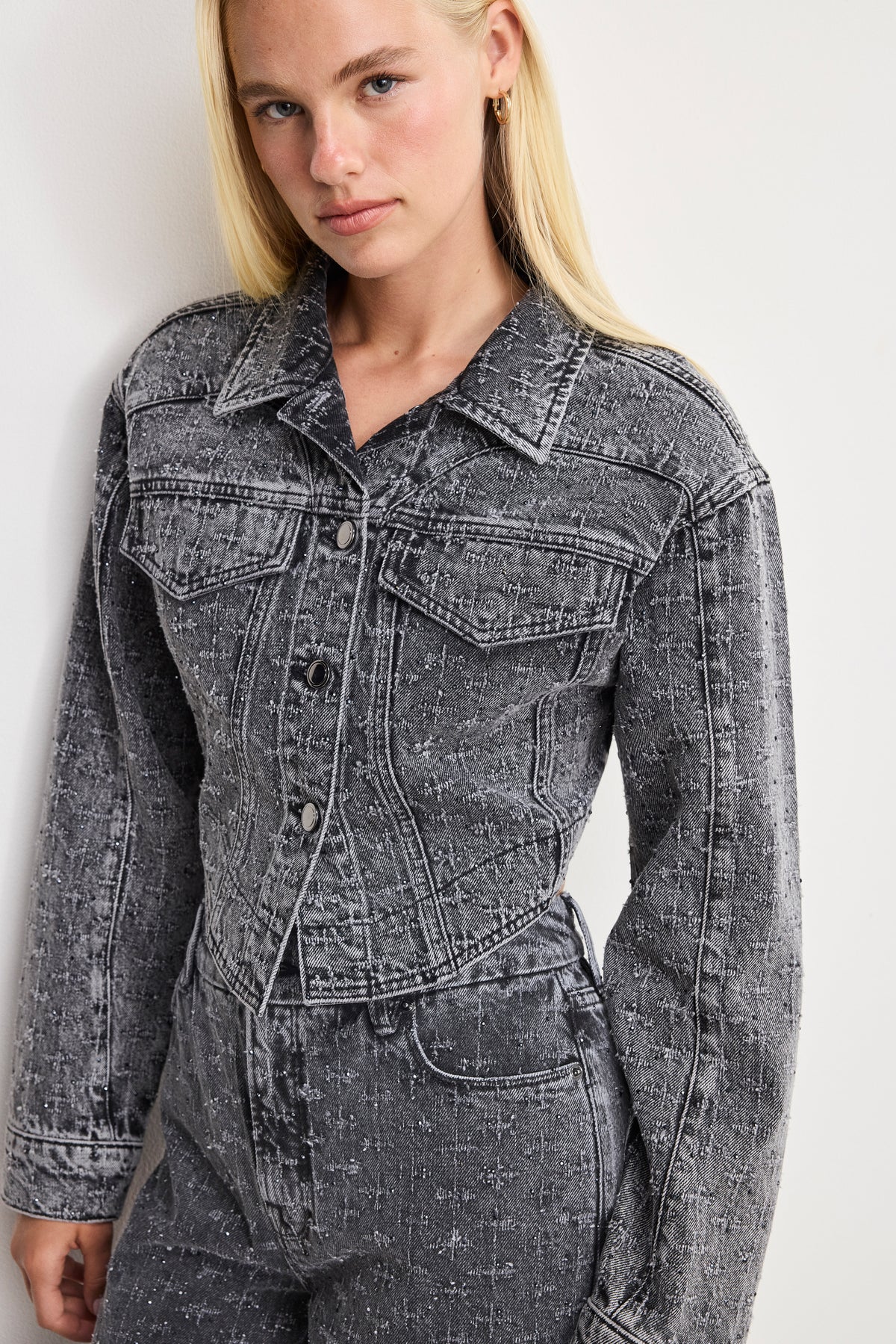 DOLLY CRYSTAL DENIM JACKET | BLACK415-1 | GOOD AMERICAN | MODEL_A