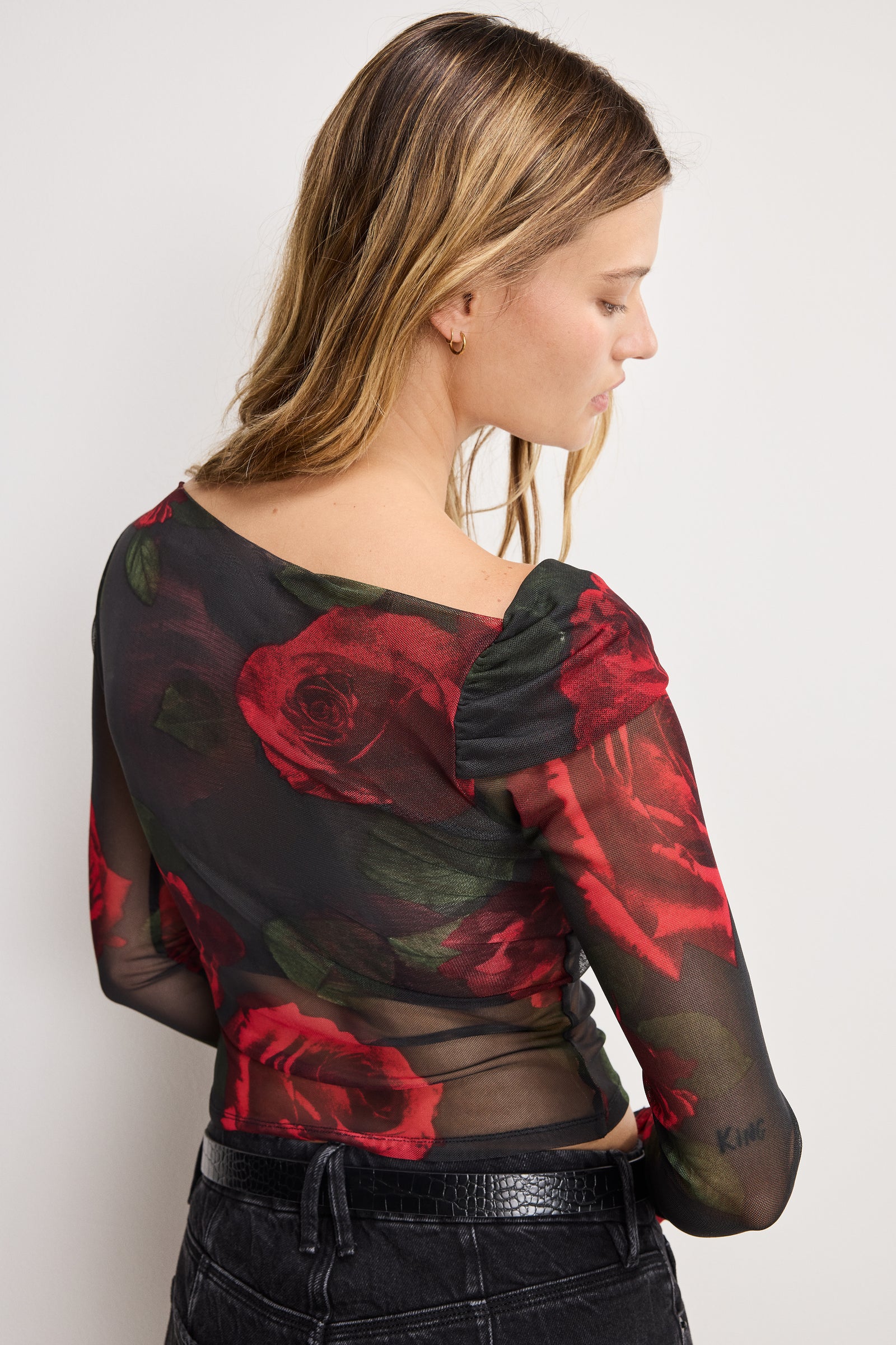 MESH RUCHED ASYMMETRIC TOP | MOODY RED ROSES001