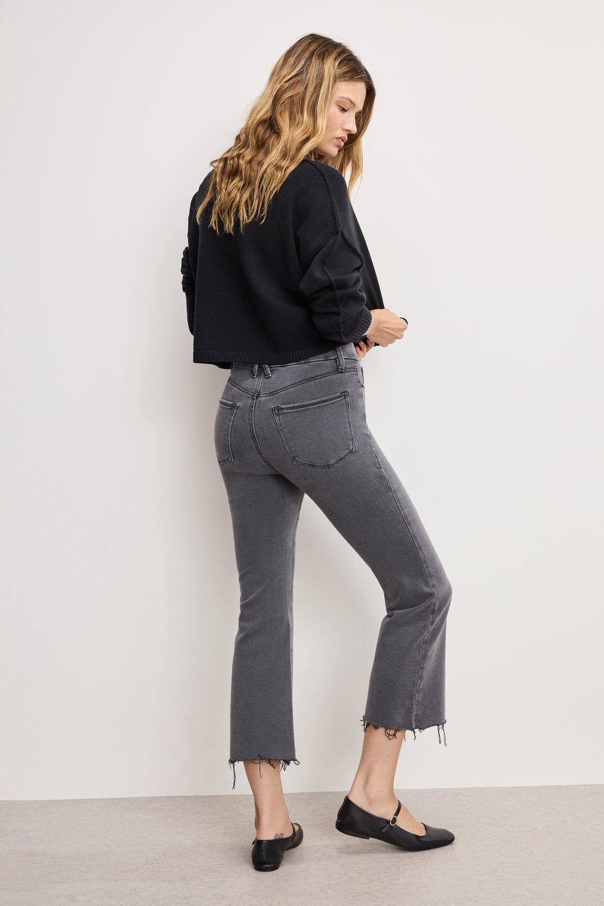 SOFT TECH GOOD LEGS CROPPED MINI BOOT JEANS | BLACK405