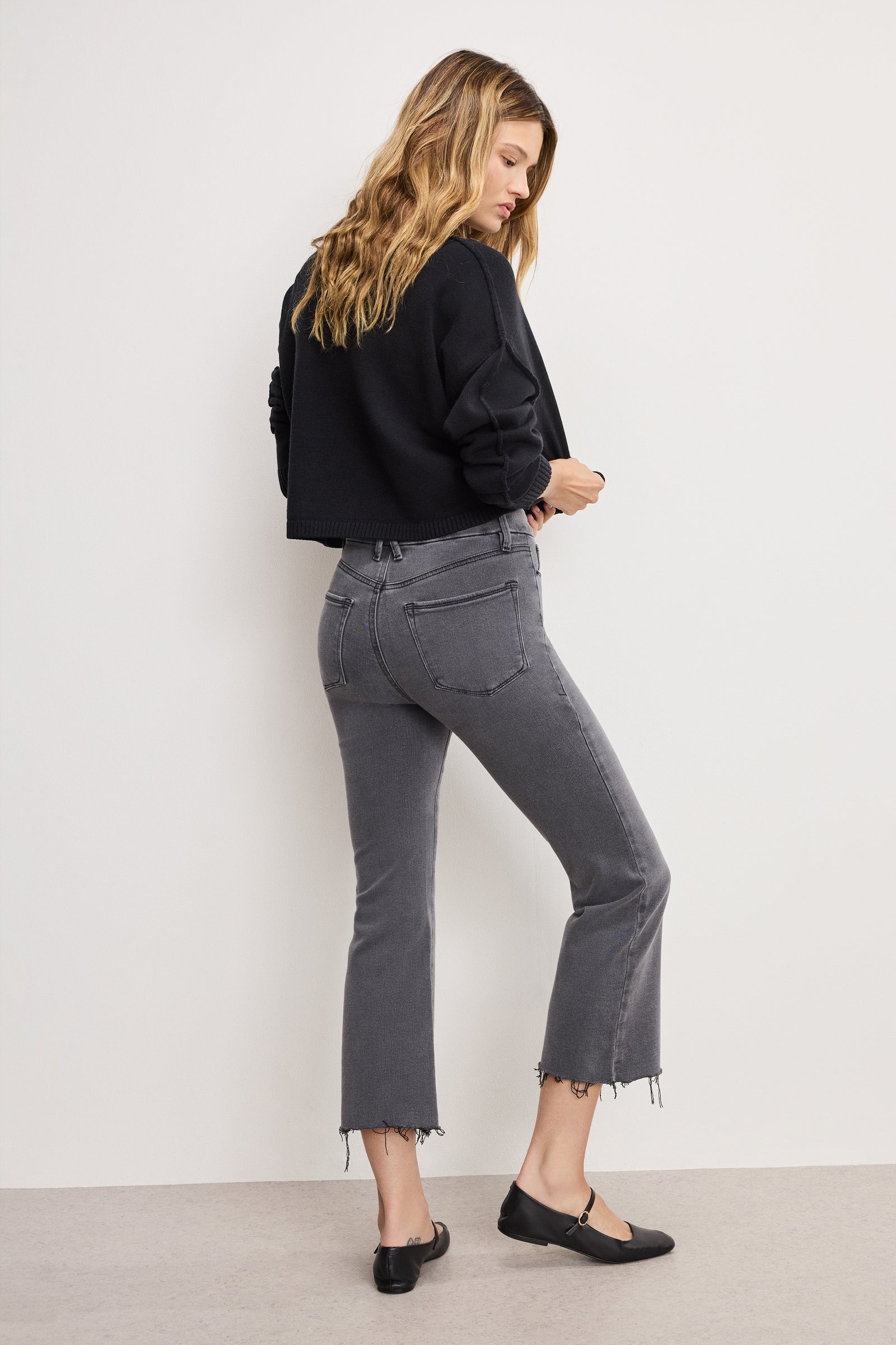 SOFT TECH GOOD LEGS CROPPED MINI BOOT JEANS | BLACK405