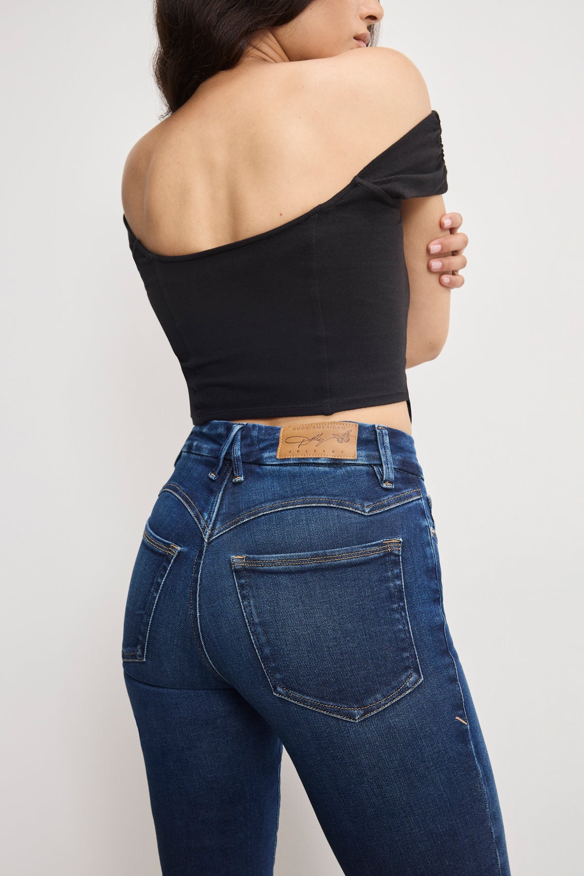 DOLLY JOLEANS PETITE STRAIGHT JEANS | INDIGO1080-4 | GOOD AMERICAN | MODEL_A