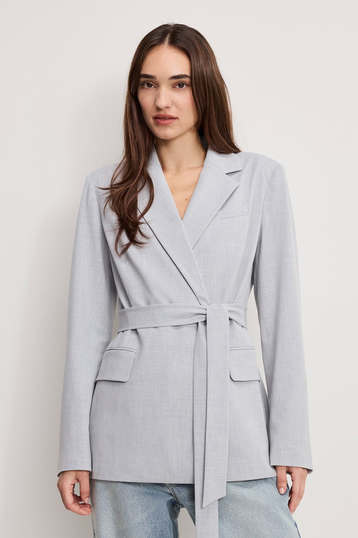 ESSENTIAL SUITING BELTED BLAZER | CROSSHATCH GREY-1 | GOOD AMERICAN | MODEL_A