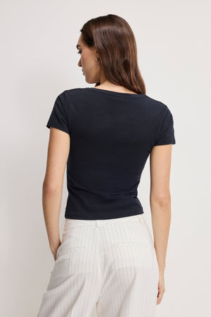 SUPER STRETCH V NECK BABY TEE | BLACK001
