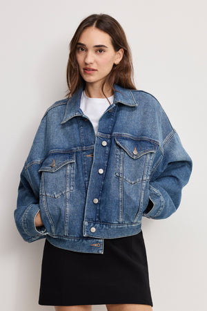 CROPPED PLEATED TRUCKER JACKET | INDIGO1100