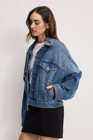 CROPPED PLEATED TRUCKER JACKET | INDIGO1100