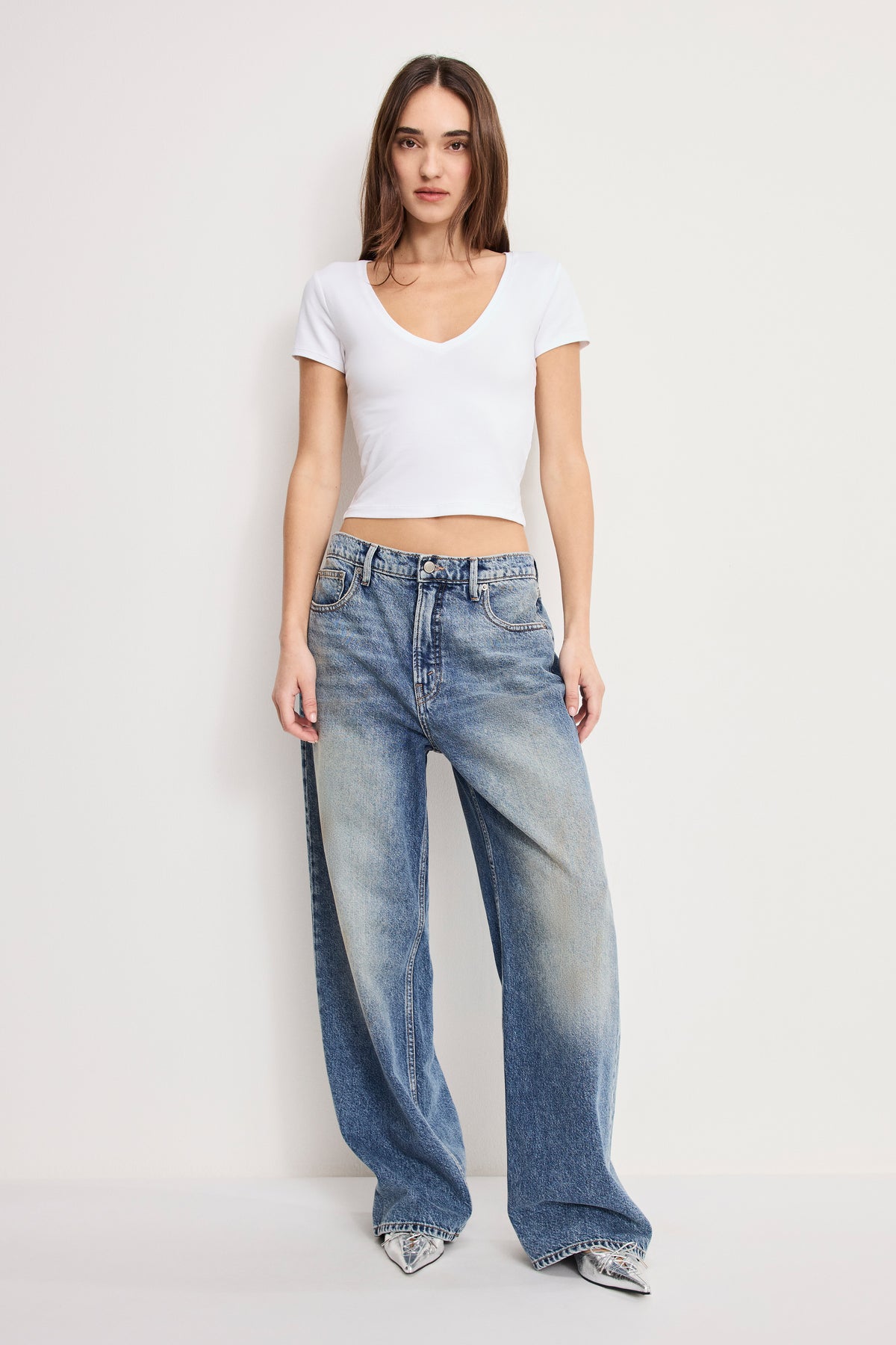 SUPER STRETCH V NECK BABY TEE | WHITE001
