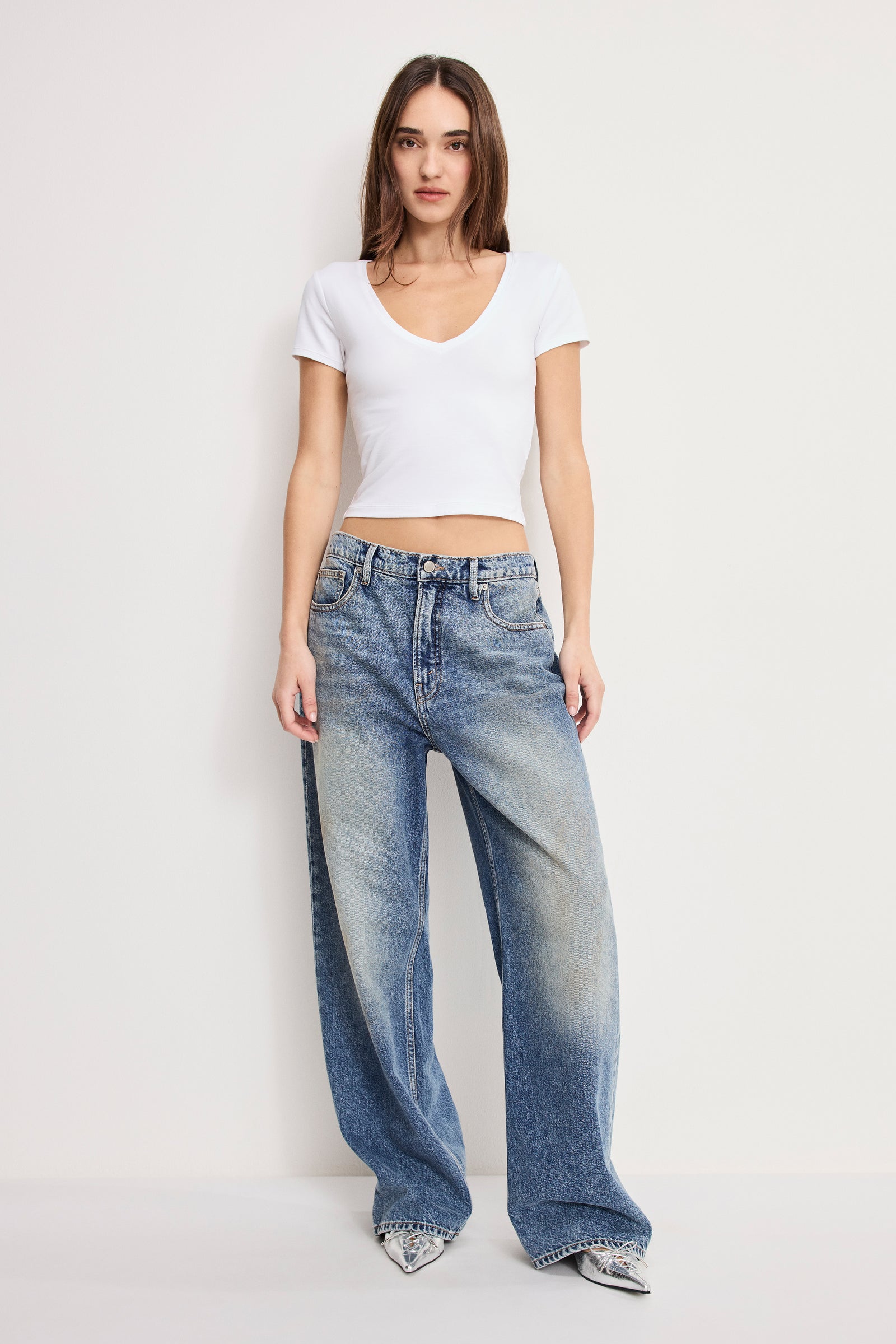 SUPER STRETCH V NECK BABY TEE | WHITE001
