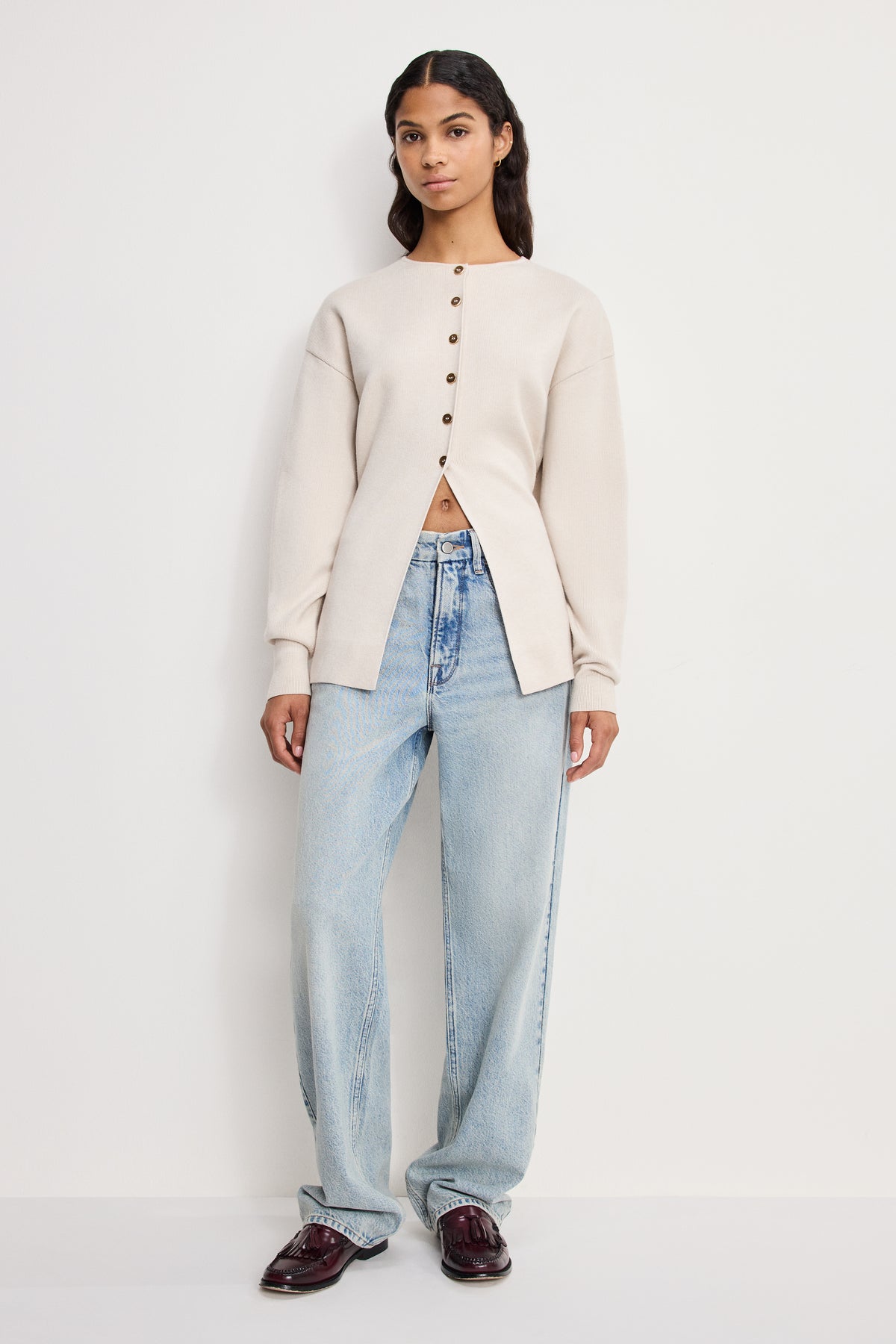 EXAGGERATED SLEEVE CARDIGAN SWEATER | LIGHT TAUPE-3 | GOOD AMERICAN | MODEL_A