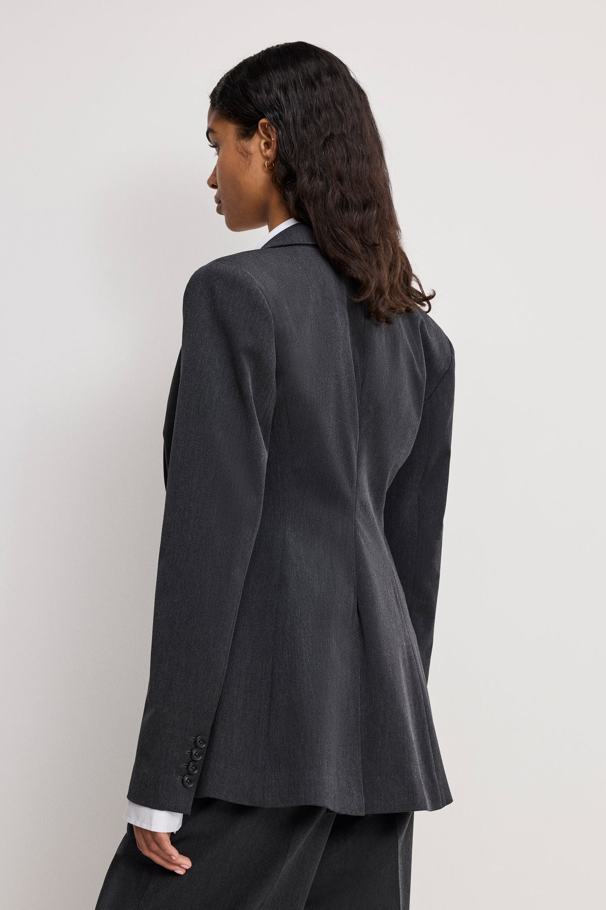 ESSENTIAL SUITING SCULPTED BLAZER | DARK HEATHER GRAY-3 | GOOD AMERICAN | MODEL_A
