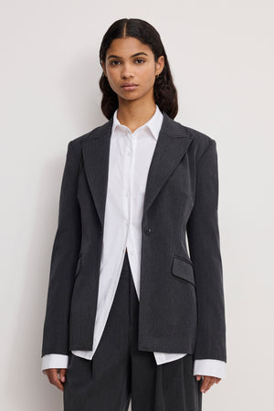 ESSENTIAL SUITING SCULPTED BLAZER | DARK HEATHER GRAY
