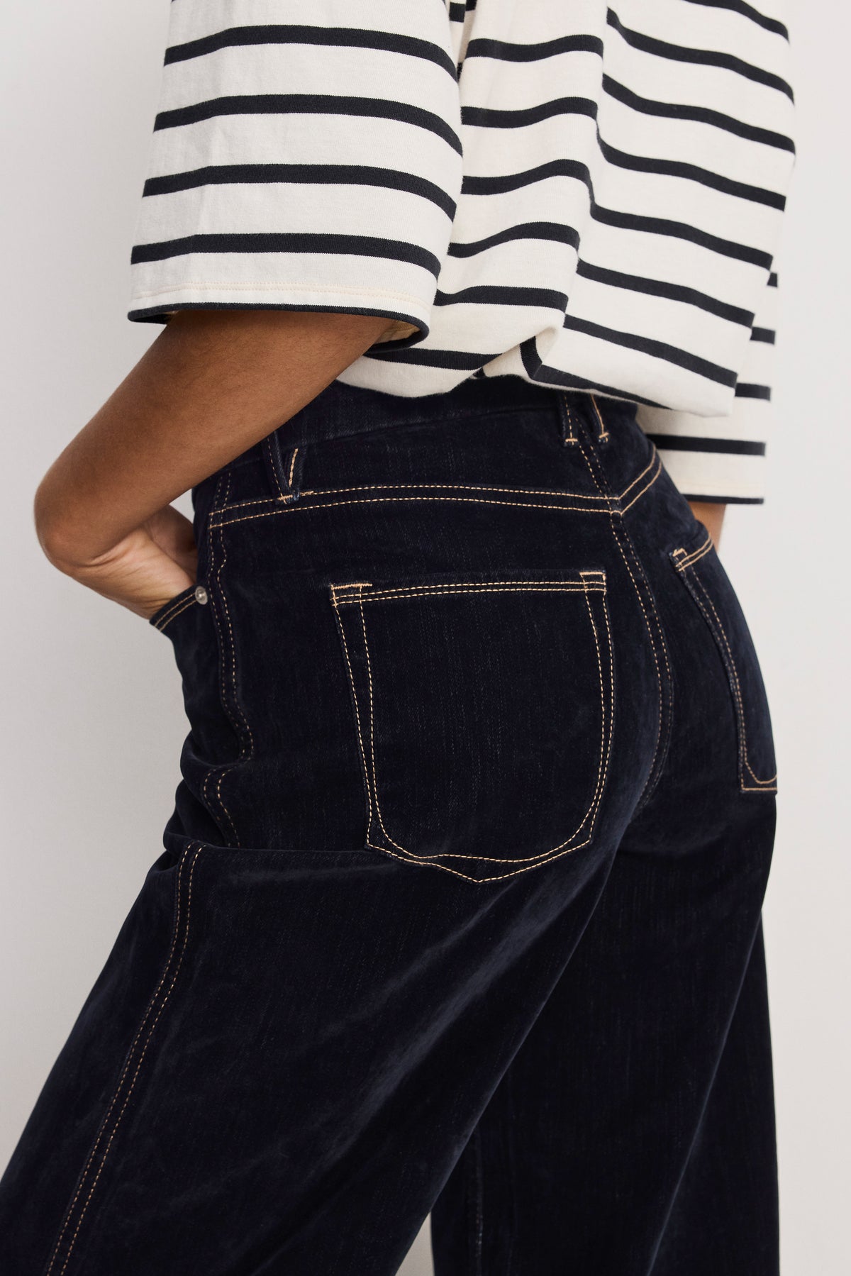 GOOD SKATE FLOCKED DENIM JEANS | INDIGO939-4 | GOOD AMERICAN | MODEL_A
