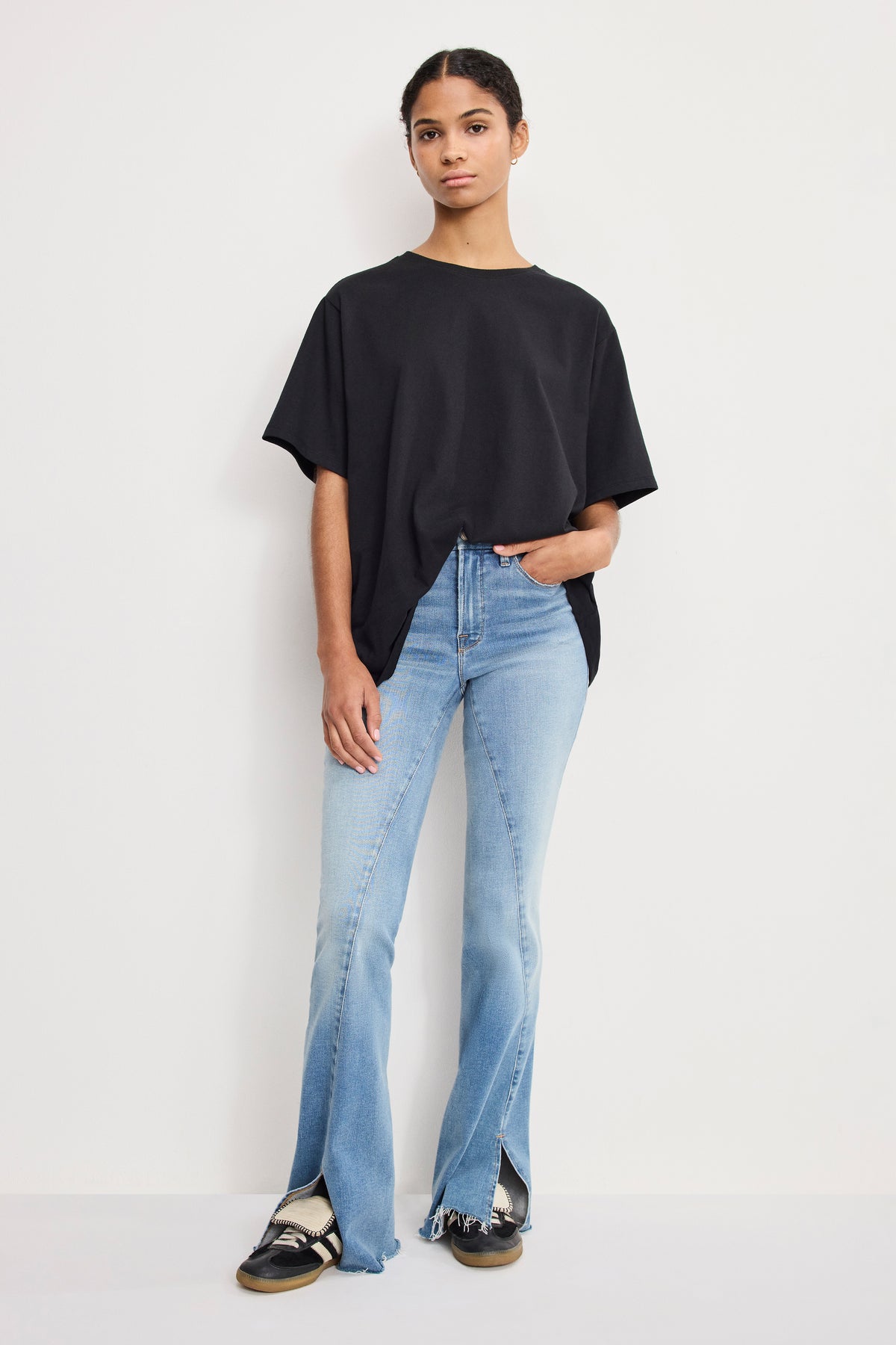 SOFT TECH GOOD LEGS FLARE JEANS | INDIGO995-1 | GOOD AMERICAN | MODEL_A