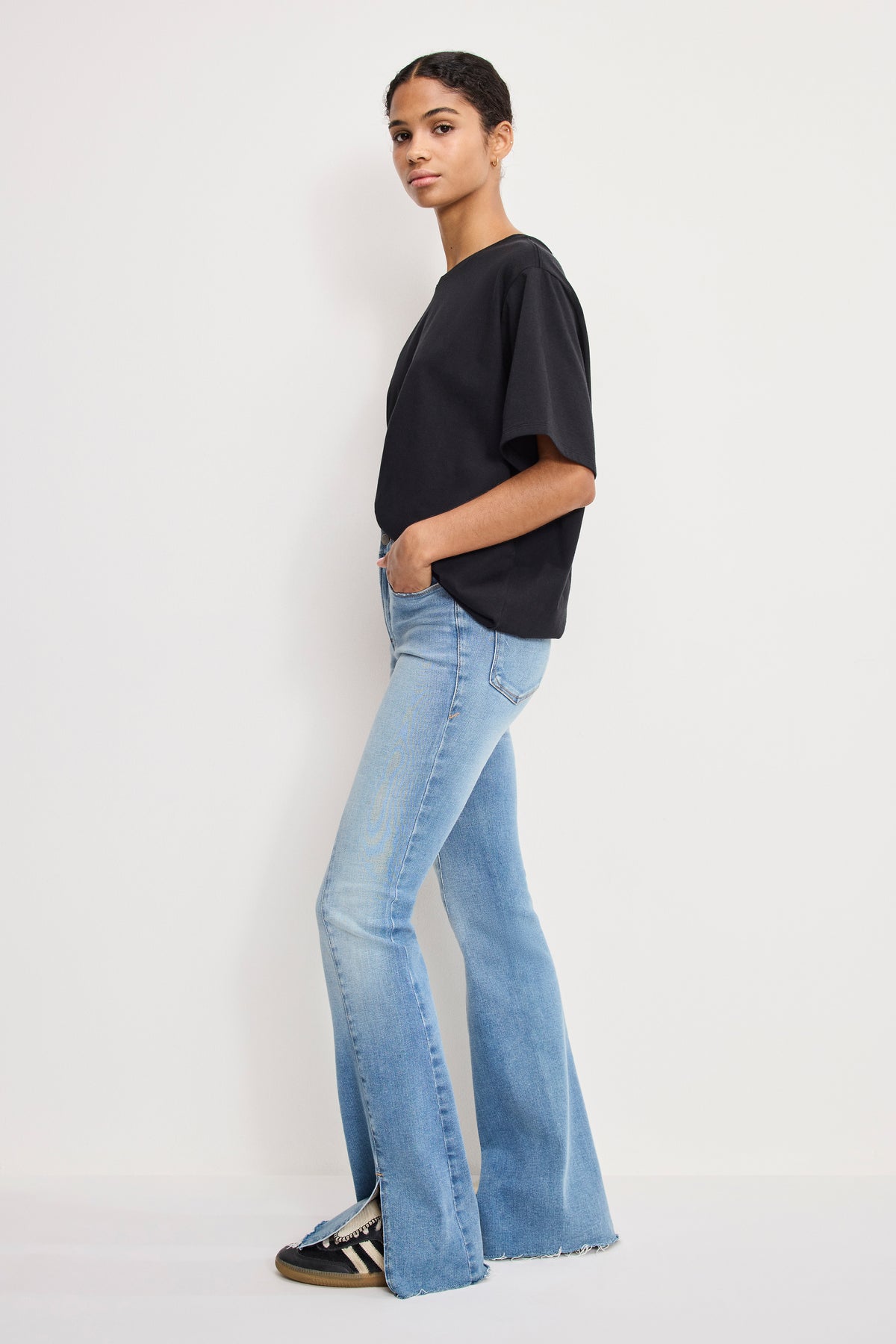 SOFT TECH GOOD LEGS FLARE JEANS | INDIGO995-2 | GOOD AMERICAN | MODEL_A