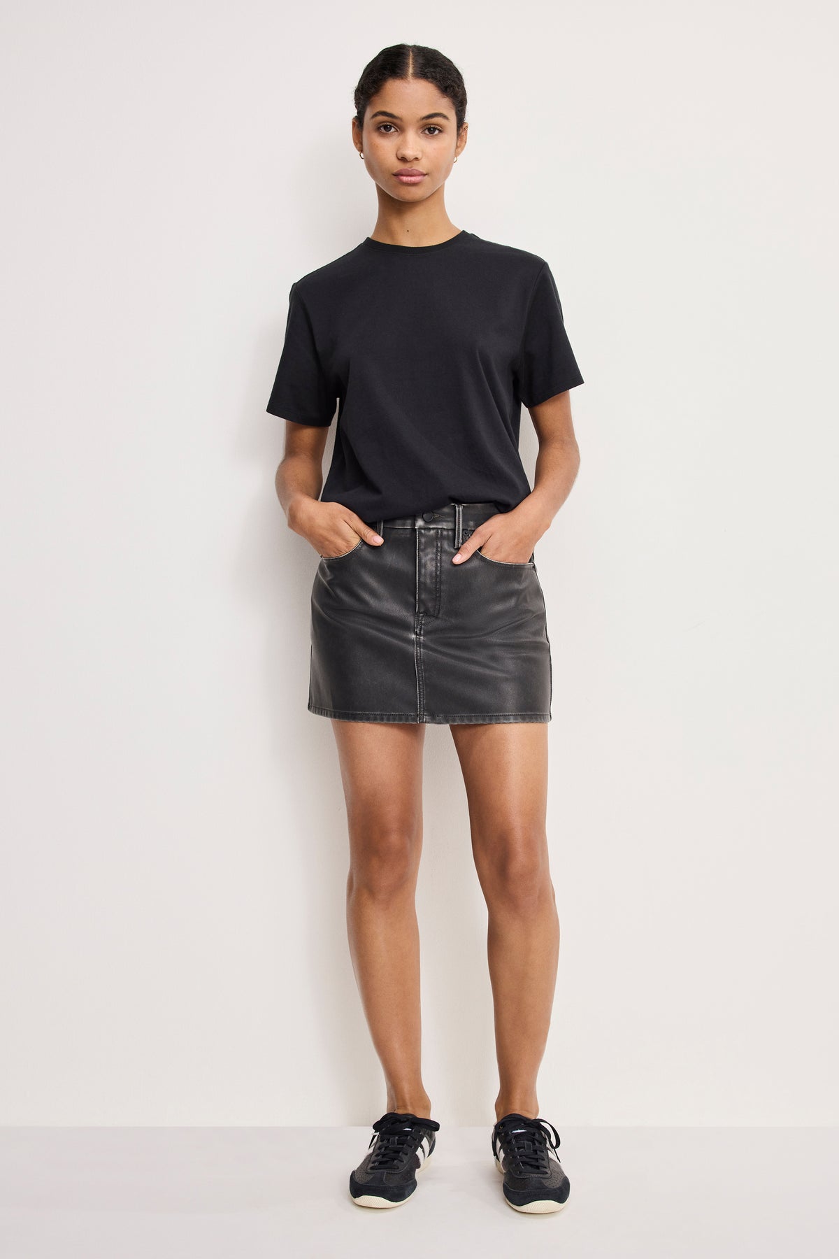 FAUX LEATHER GOOD 90S MINI SKIRT | BLACK001-1 | GOOD AMERICAN | MODEL_A