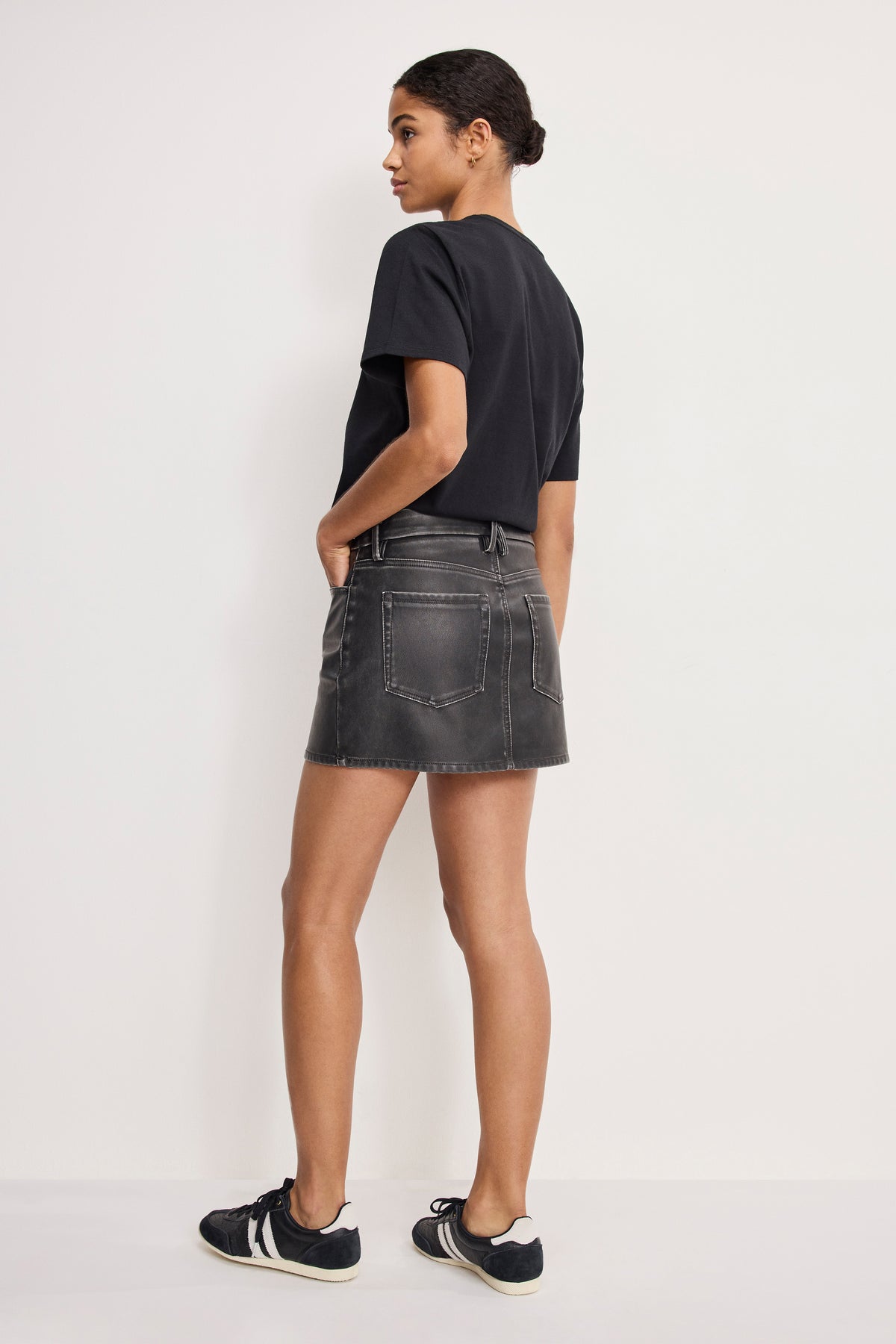 FAUX LEATHER GOOD 90S MINI SKIRT | BLACK001-3 | GOOD AMERICAN | MODEL_A