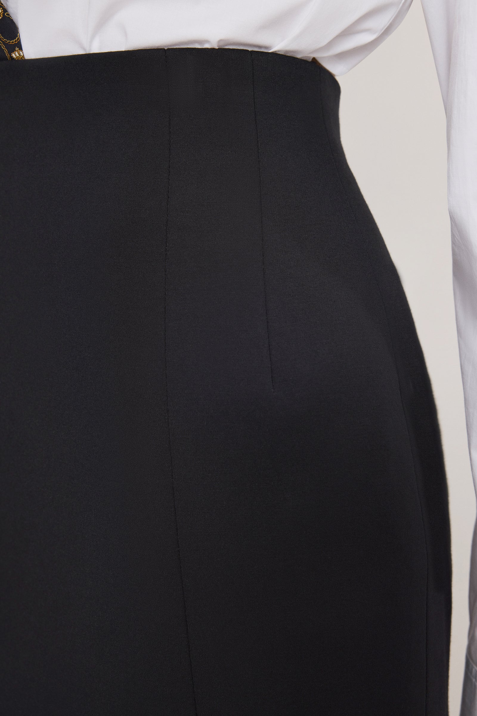 SOFT STRETCH PONTE MINI SKIRT | BLACK001