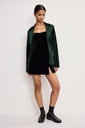 VELVET SCULPTED BLAZER | PINE GREEN003