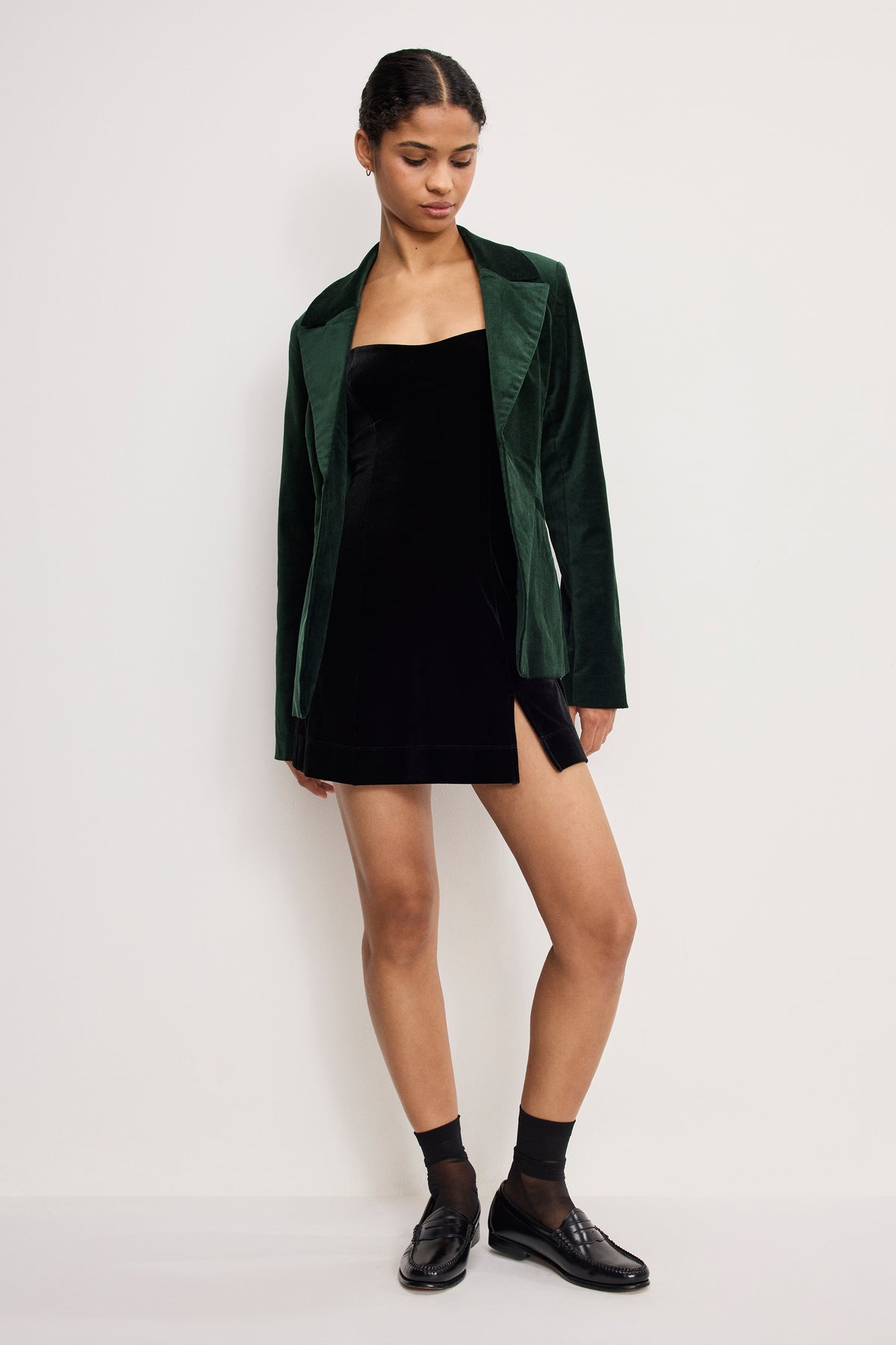 VELVET SCULPTED BLAZER | PINE GREEN003-1 | GOOD AMERICAN | MODEL_A