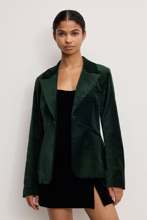 VELVET SCULPTED BLAZER | PINE GREEN003