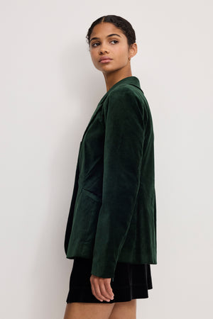VELVET SCULPTED BLAZER | PINE GREEN003