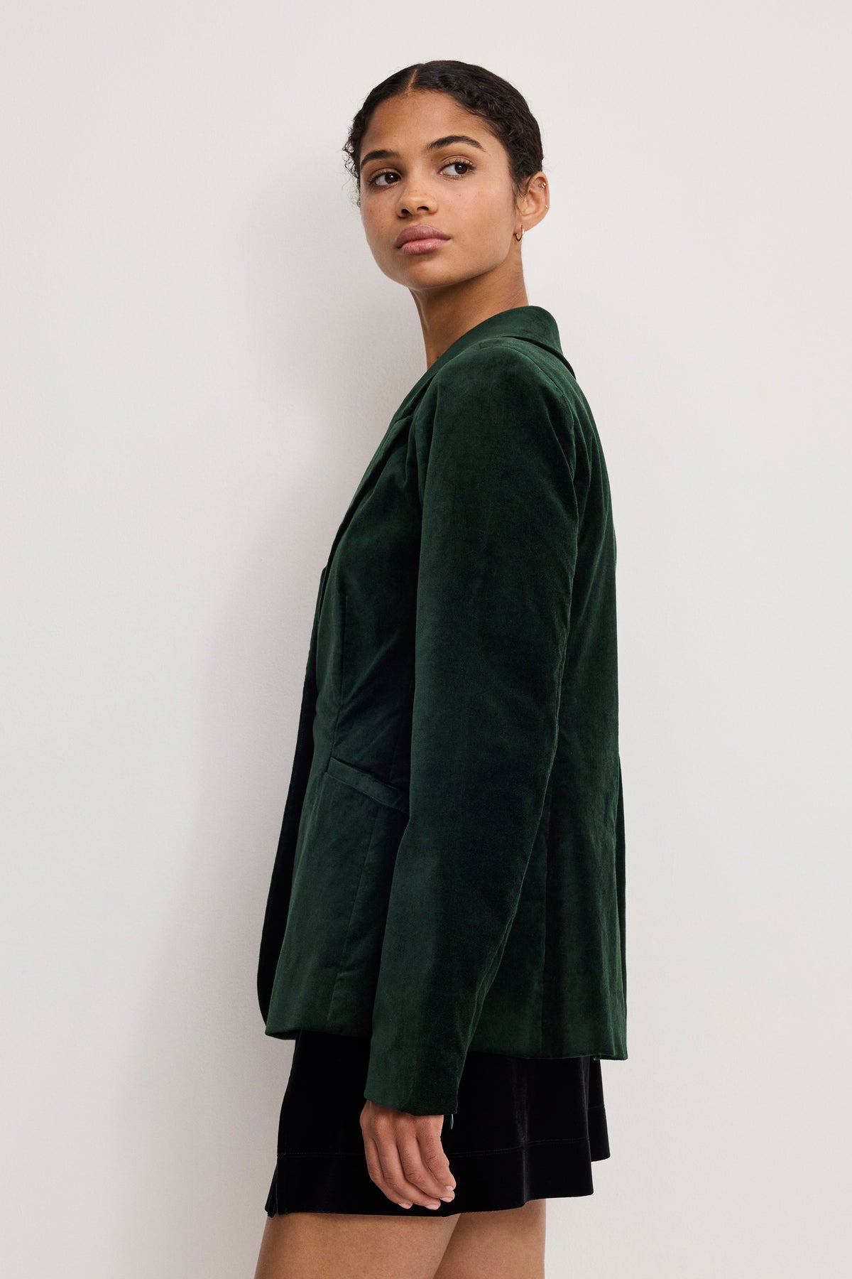 VELVET SCULPTED BLAZER | PINE GREEN003-3 | GOOD AMERICAN | MODEL_A