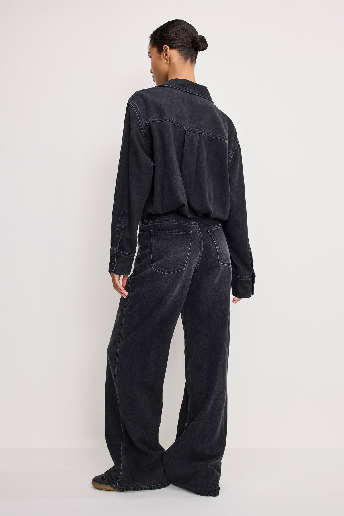 DENIM SHIRT JUMPSUIT | BLACK389-3 | GOOD AMERICAN | MODEL_A