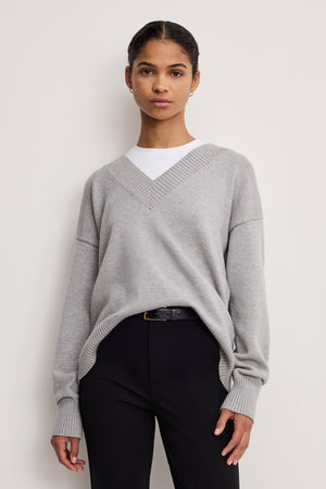 DEEP V KNIT SWEATER | MELANGE GREY