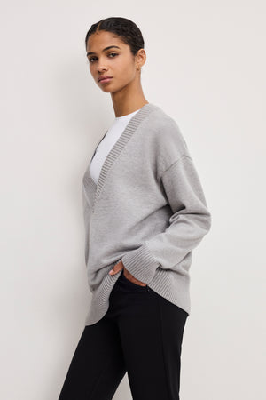 DEEP V KNIT SWEATER | MELANGE GREY