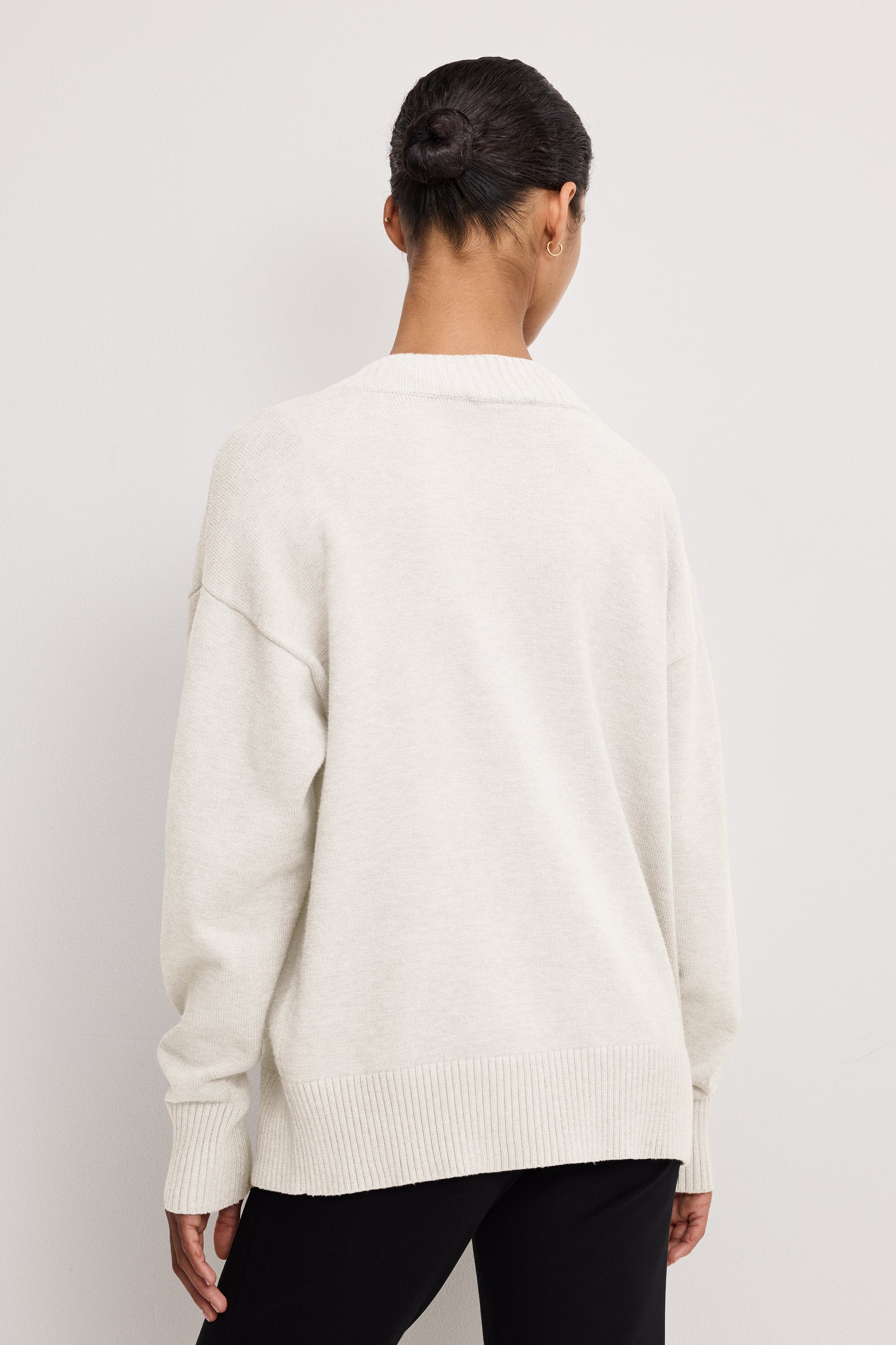 DEEP V KNIT SWEATER | VANILLA001