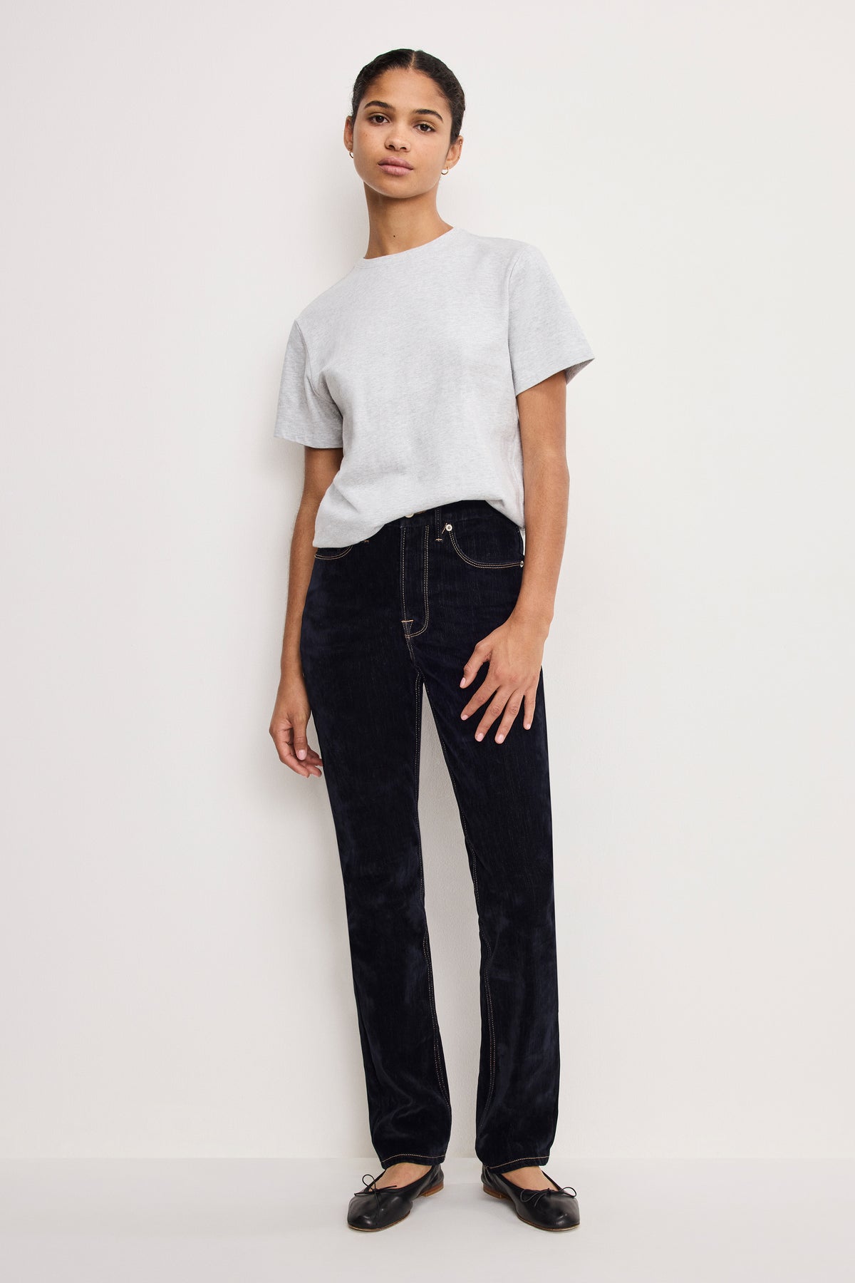 GOOD ICON STRAIGHT FLOCKED DENIM JEANS | INDIGO939-1 | GOOD AMERICAN | MODEL_A