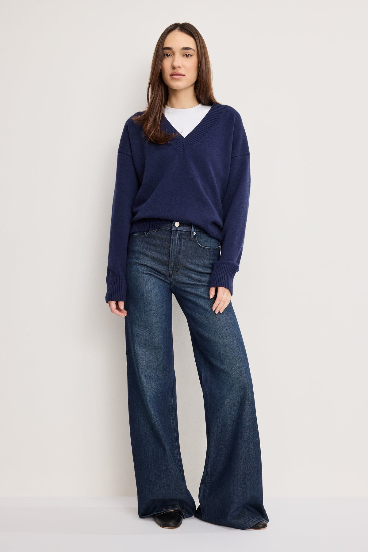 DEEP V KNIT SWEATER | HORIZON INK-2 | GOOD AMERICAN | MODEL_A