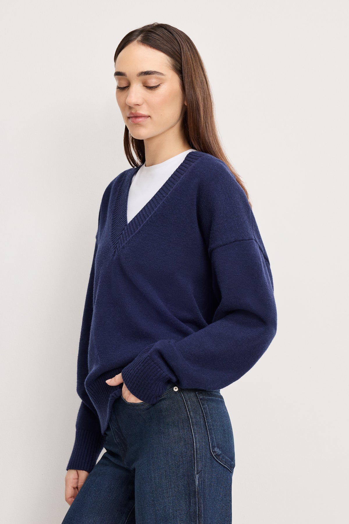 DEEP V KNIT SWEATER | HORIZON INK-3 | GOOD AMERICAN | MODEL_A