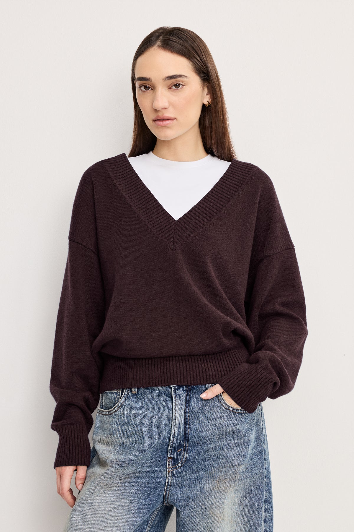 DEEP V KNIT SWEATER | BARK003-2 | GOOD AMERICAN | MODEL_A