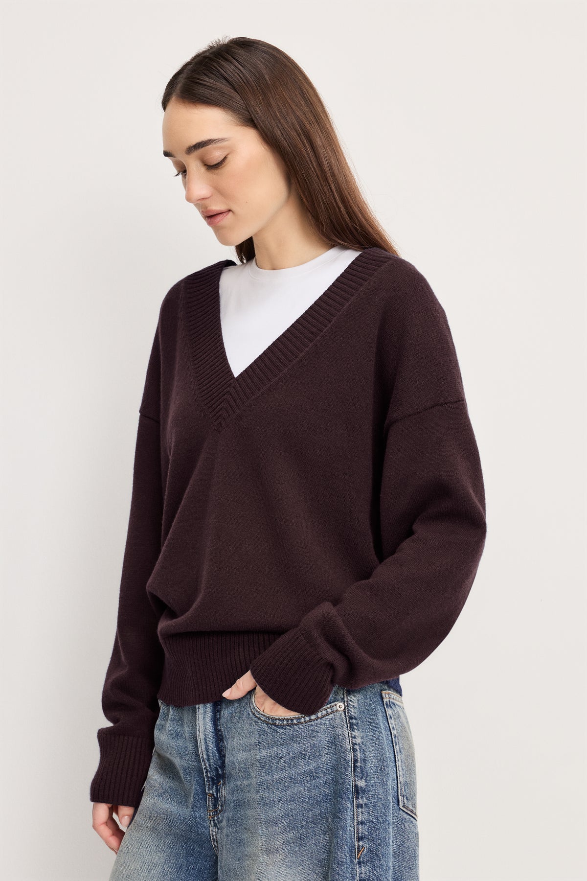 DEEP V KNIT SWEATER | BARK003-3 | GOOD AMERICAN | MODEL_A