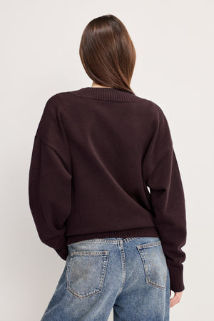 DEEP V KNIT SWEATER | BARK003